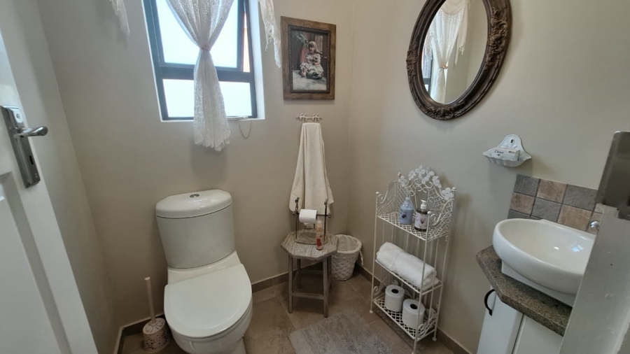 4 Bedroom Property for Sale in Stilbaai Wes Western Cape